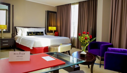 Junior Suite, 1 Queen Bed