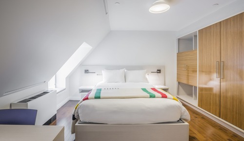 Contemporary Room, 1 Queen Bed