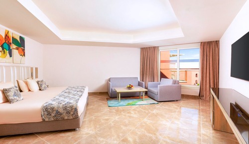 Family Room (3 Adults + 2 Childs )