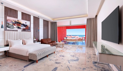 Executive Suite, Pool View