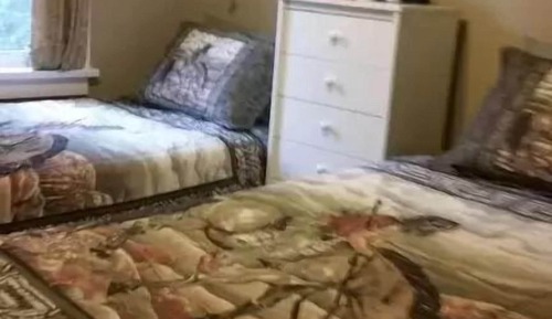 Room, 2 Twin Beds, Shared Bathroom