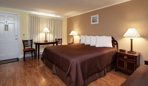 Standard Room, 1 King Bed