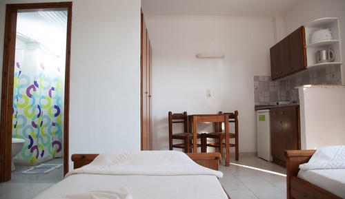 Studio (3 Adults)
