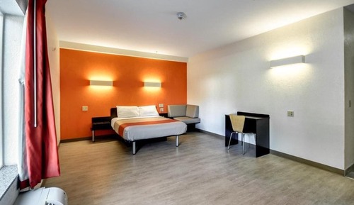 Deluxe Room, 1 Queen Bed, Accessible, Non Smoking