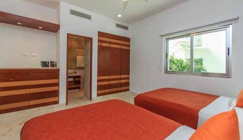 Deluxe Condo, 2 Bedrooms, Balcony (Condo Coral)