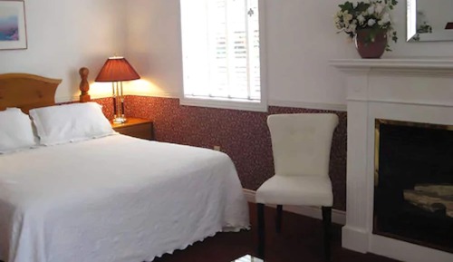 Superior Queen Room with Fire Place