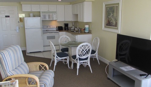 Apartment, 1 King Bed, Partial Ocean View