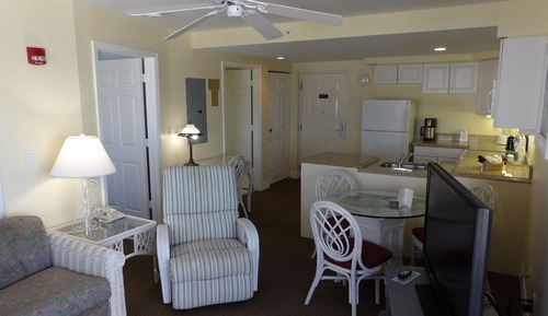 Apartment, 1 King Bed, Partial Ocean View