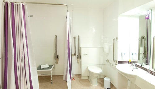 Standard Twin Room, Roll-in Shower