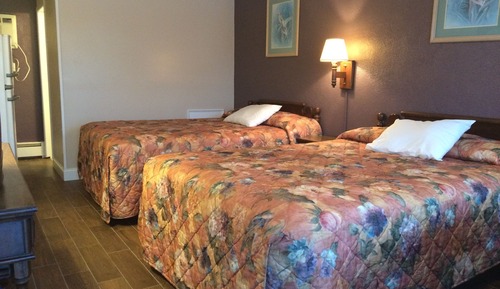 Deluxe Room, 2 Queen Beds, Pool View