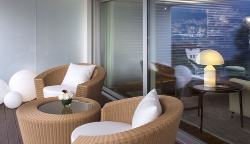 Junior Suite, 1 Queen Bed, Balcony, Lake View