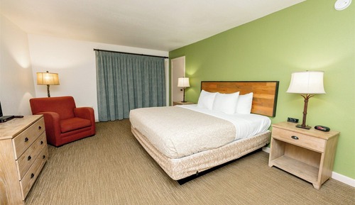 Deluxe Room, 1 King Bed (Driveside)