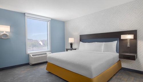 Suite, 1 King Bed, Accessible (Roll-in Shower)