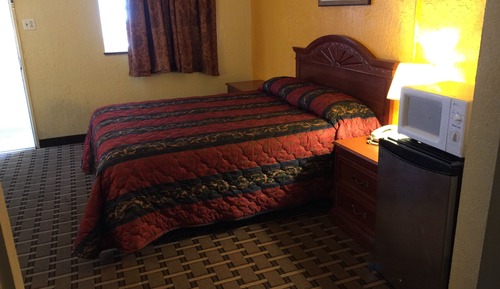 Standard Room, 1 Queen Bed