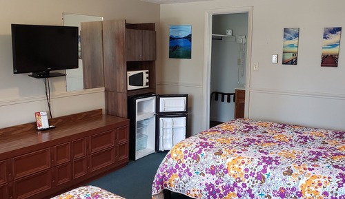 Basic Single Room, 2 Queen Beds, Balcony