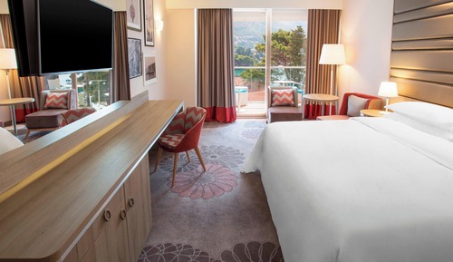 Deluxe Room, 1 King Bed, Non Smoking, Sea View (Balcony)