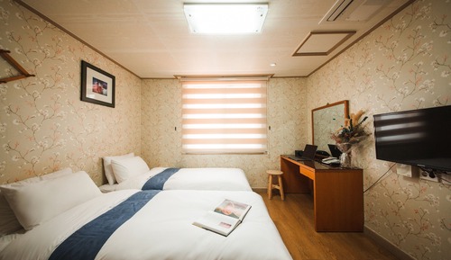 Junior Room