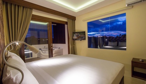 Suite, Jetted Tub (Tokyo)