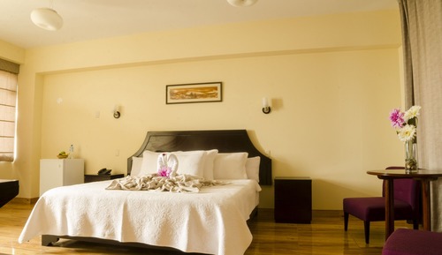 Suite, Pool View