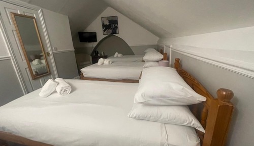 Standard Triple Room, Ensuite