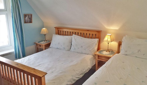 Basic Triple Room, Shared Bathroom