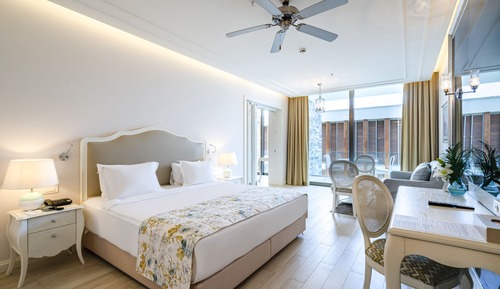 Deluxe Room, Multiple Beds (King or Twin Bed)
