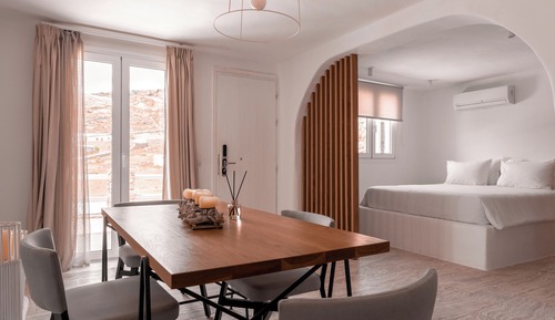 Superior Suite with Side Sea View