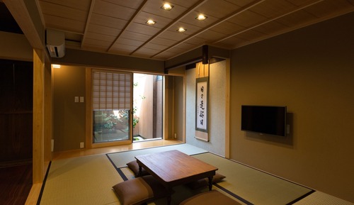 Traditional House, 2 Bedrooms, Kitchen, Garden View