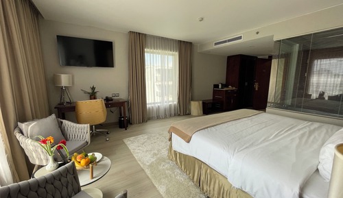Lounge Premium Room, City View