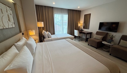 Premium Triple Room, City View