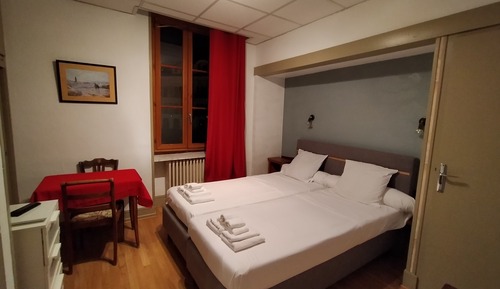 Twin Room, Canal View