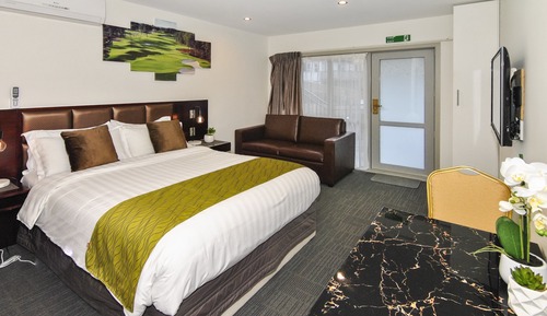 Premium executive studio with bath (Newly Refurbished)