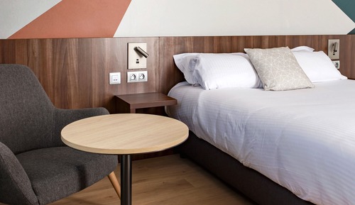 Premium Room, 1 Queen Bed, Accessible