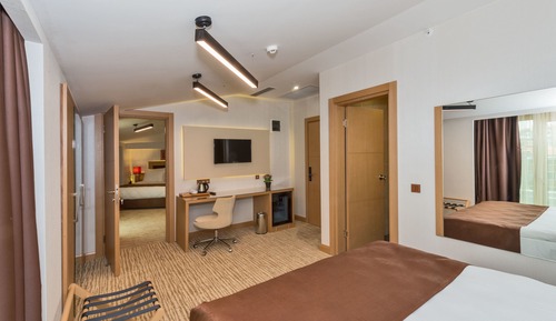 Family Room, 2 Bedrooms, 2 Bathrooms, City View