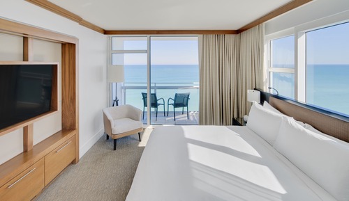 Luxury Apartment, 2 Bedrooms, Balcony, Oceanfront (1 King Bed & 2 Queen Beds)