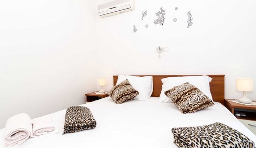 Double Room with Balcony and Partial Sea View.