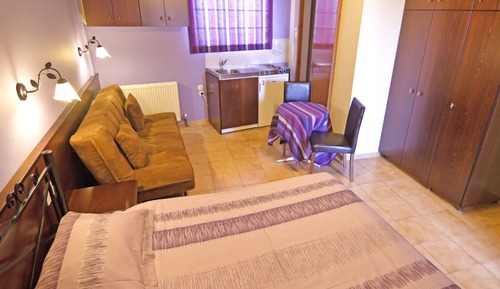 Studio, Balcony