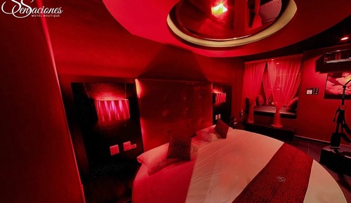 Suite Roja (Round Bed)