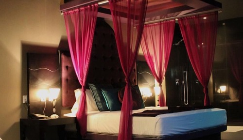 Suite Arabe with Round Bed