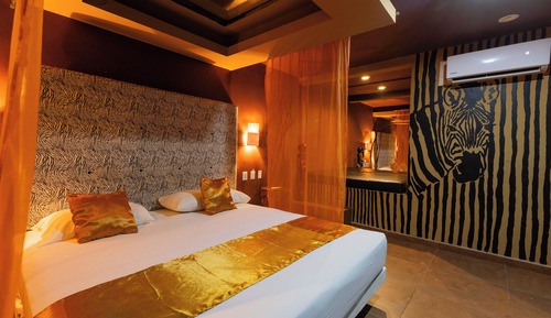 Suite Africa with Round Bed