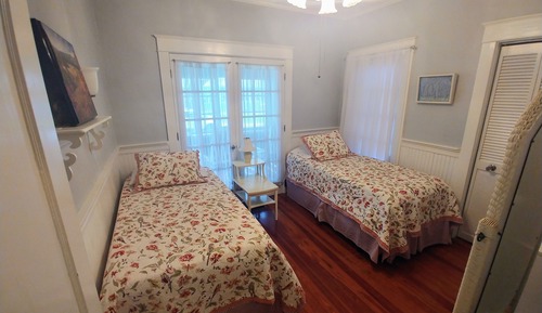 Cottage, 1 Queen, 2 Twins, Sleeper Sofa, Pet Friendly (235 Cottage) (Ground Floor)