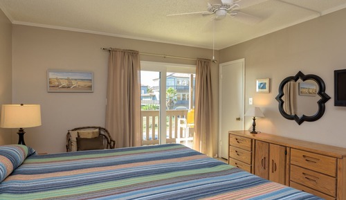 Superior Condo, 1 King Bed with Sofa bed, Balcony, Partial Ocean View