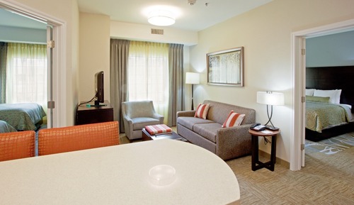 Suite, 2 Bedrooms (1 King, 2 Queen Beds)