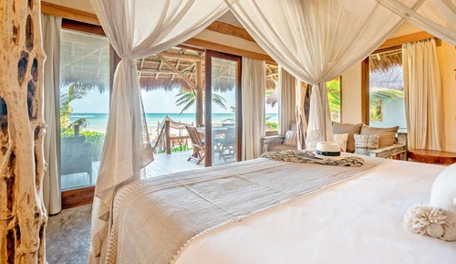 Master Suite Oceanfront Beach level
