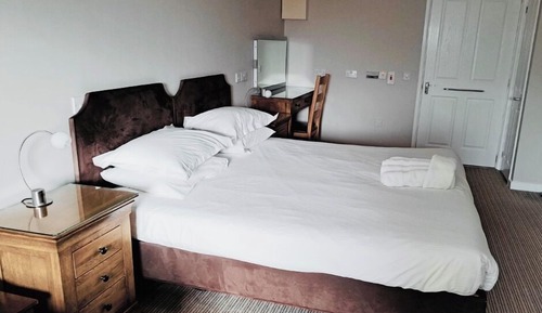 Family Room, Accessible, Annex Building (3 adults)