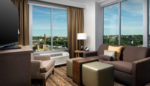 Suite, 1 King Bed, Accessible, Non Smoking (Hearing)
