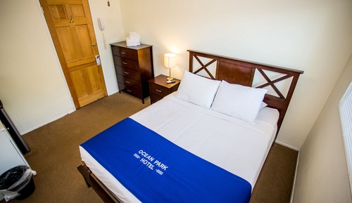 Room, 1 Queen Bed, Accessible, Shared Bathroom