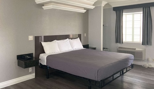 Standard Room, 1 Double Bed, Non Smoking, Refrigerator & Microwave