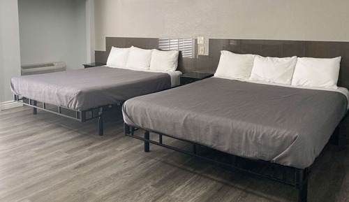 Standard Room, Multiple Beds, Non Smoking, Refrigerator & Microwave