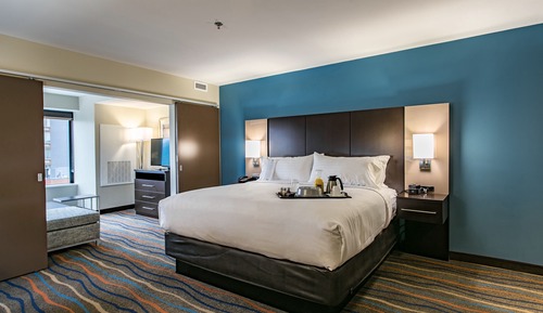 Suite, 1 King Bed, Accessible Bathtub (Mobility)